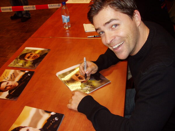 Kavan Smith - Major Evan Lorne - Stargate: Atlantis - Signed picture